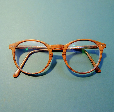 accessory-eyeglasses-eyewear-947885.jpg