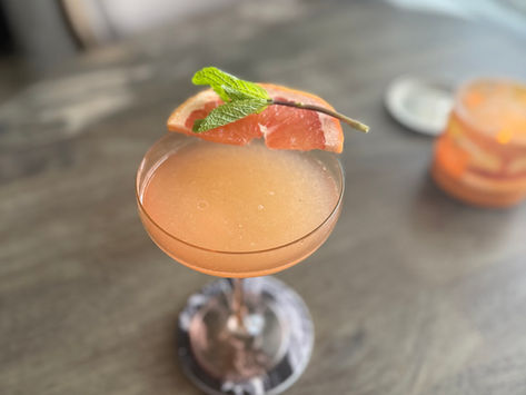 Refreshing Summer Gin Cocktail: A Simple Recipe