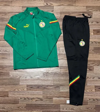 Ensemble blouson équipe Sénégal, veste verte manches noires, pantalon rayures