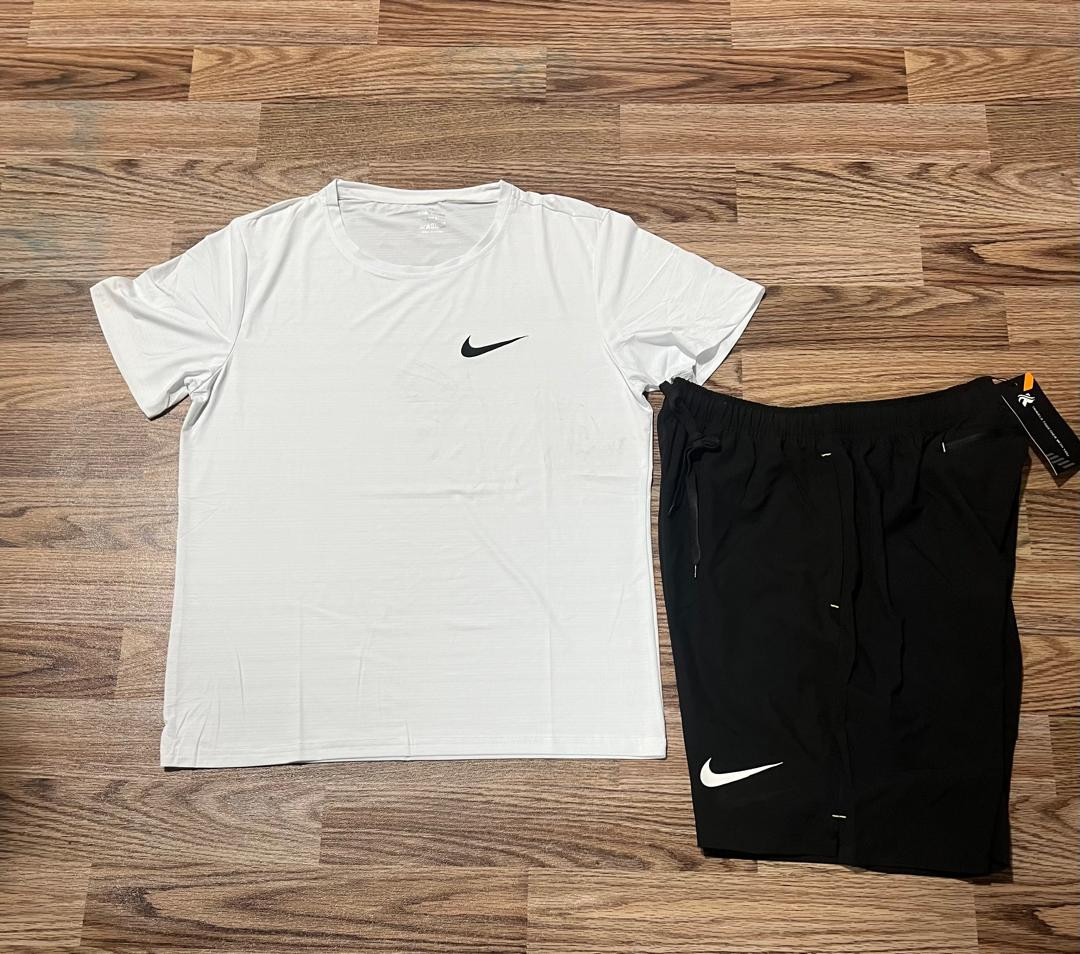Ensemble NIKE (maillot loisir + short)