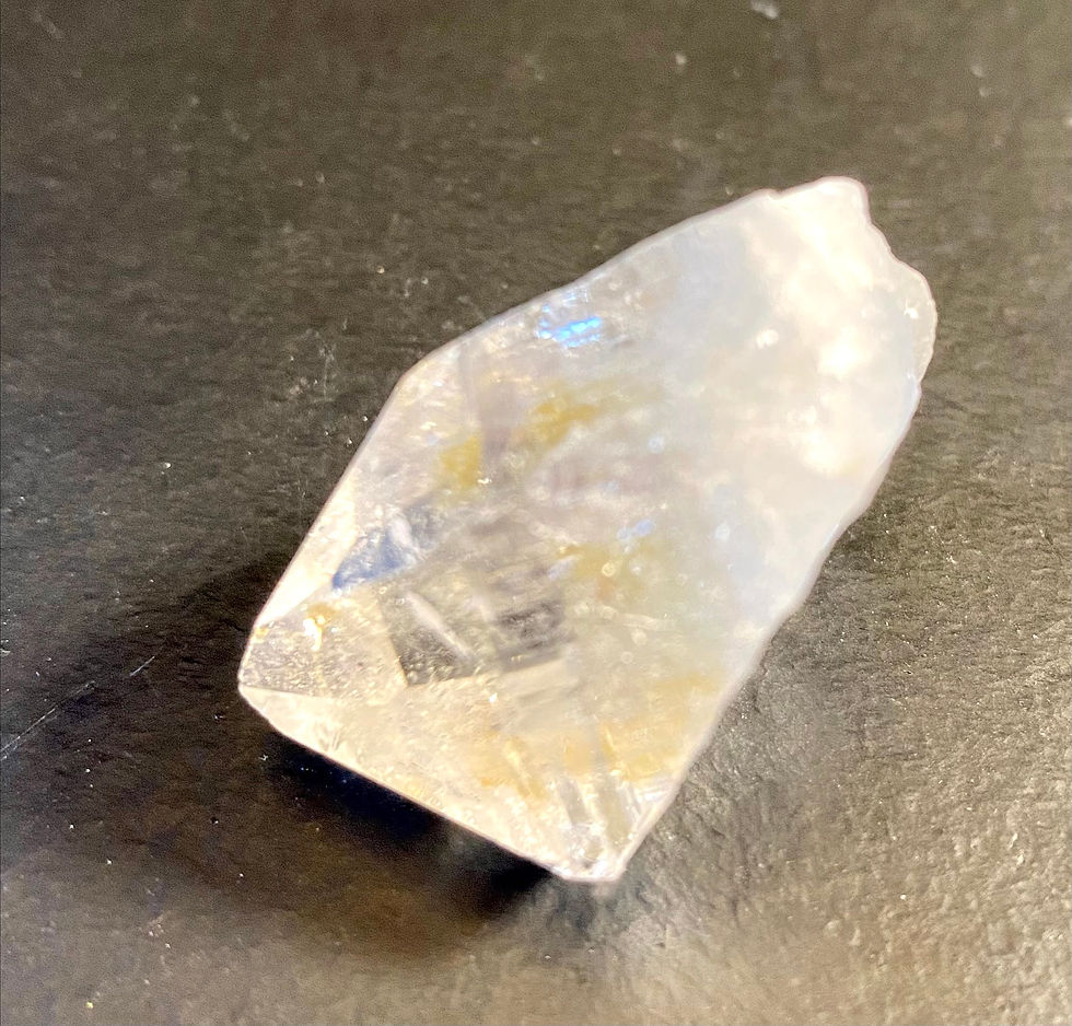Miniaturbild: Très jolie pointe de Cristal de Roche (4x3,5x2,2 / 28gr)