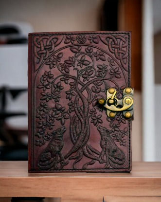Grimoire "Arbre de Vie et Loups"