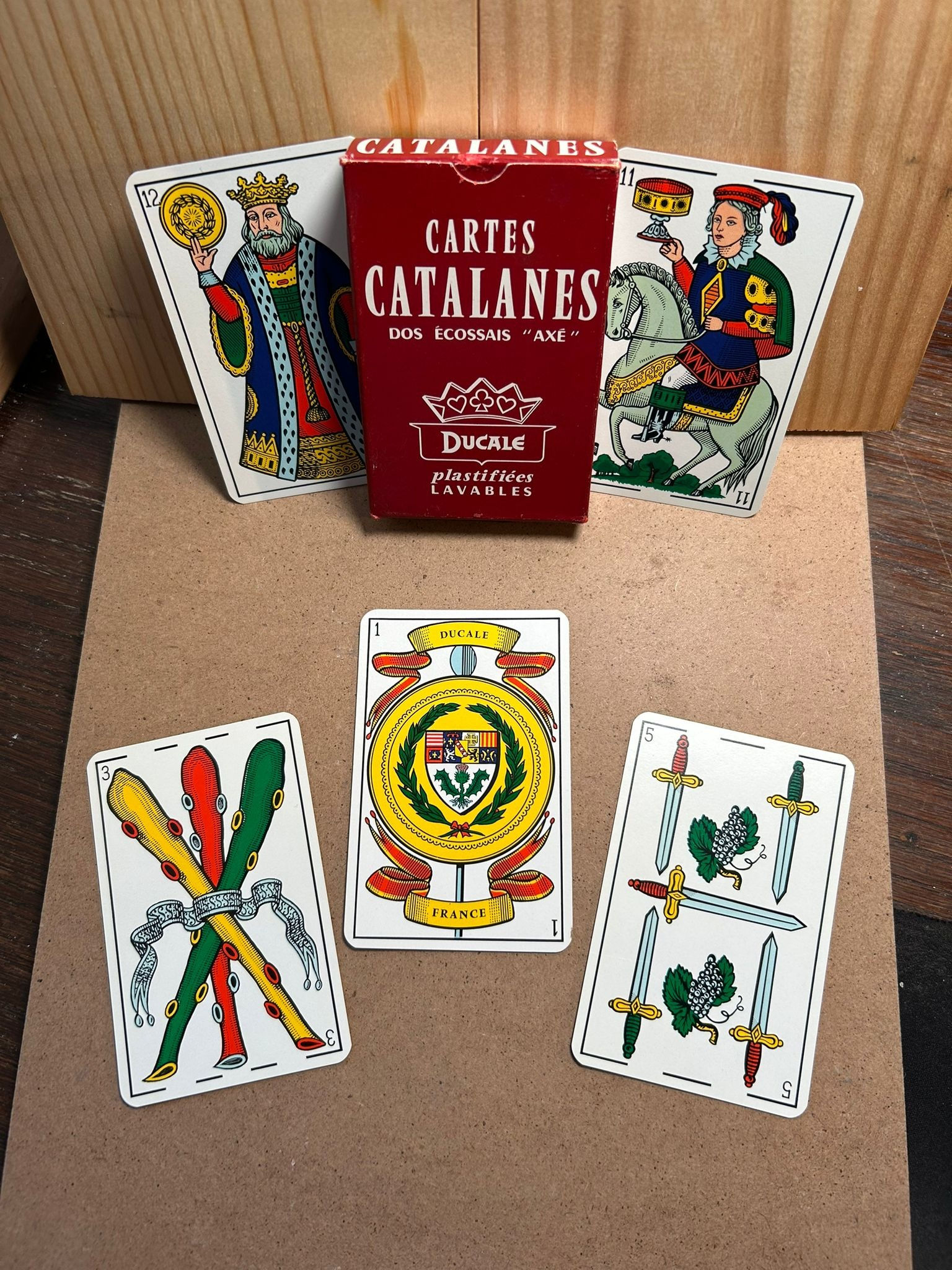 Cartes Catalanes, dos écossais Axe, plastifiées lavables (Ducale)