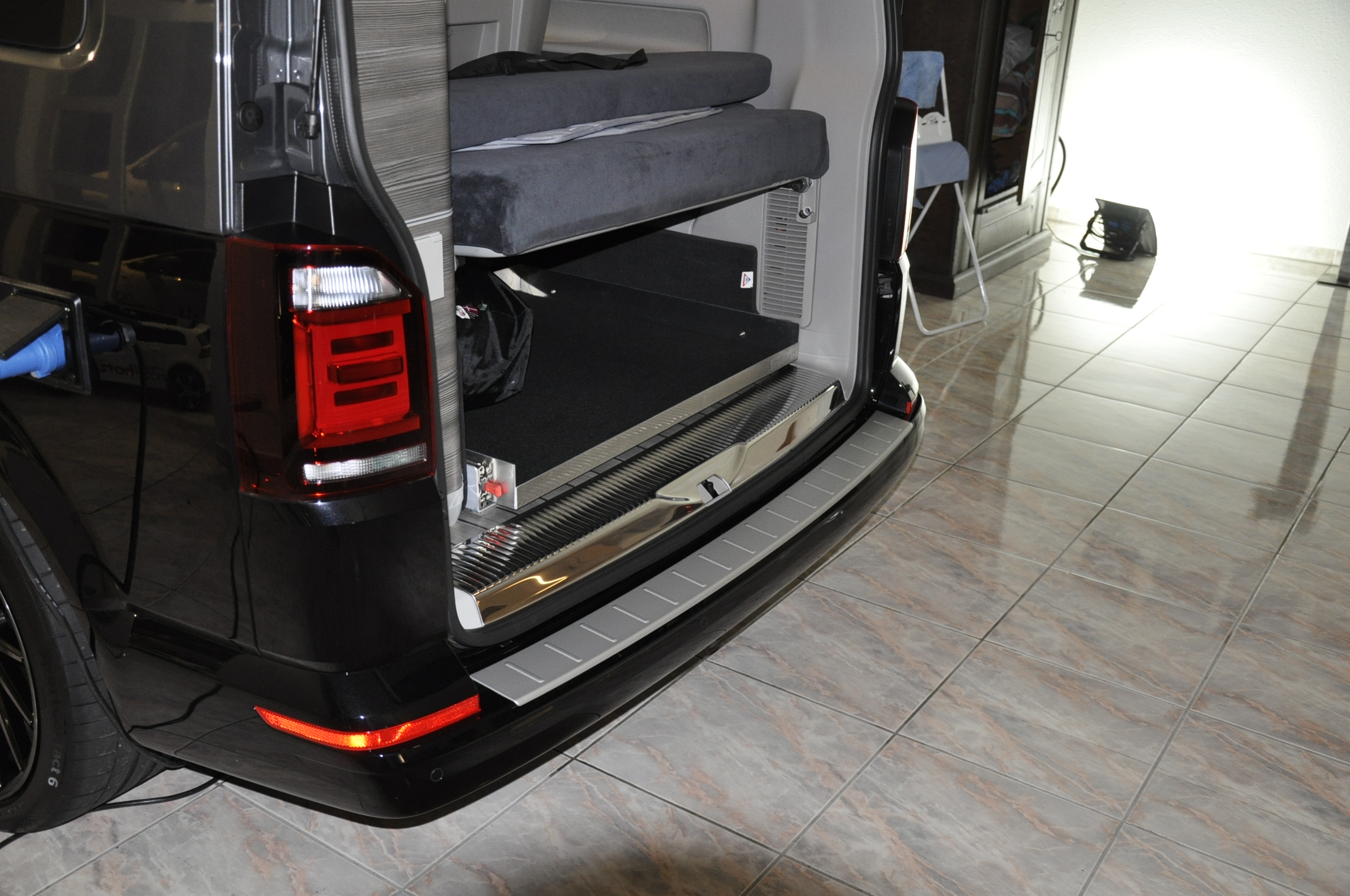 VW California Edelstahl-Heckabdeckung