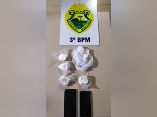 Maior preso e menor apreendido com cocaína