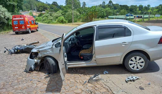 Condutor de motocicleta sofre ferimentos ao colidir com automóvel na BR-163