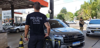 Homem fica em estado grave após ser baleado dentro de veículo no centro de Barracão