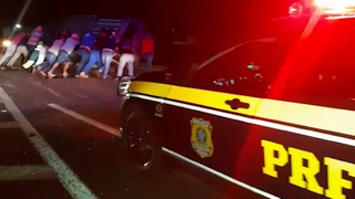 Mais um acidente na BR 369: caminhonete tomba no perímetro urbano em Cascavel