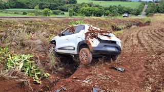 Carro capota na PR-475 em Francisco Beltrão