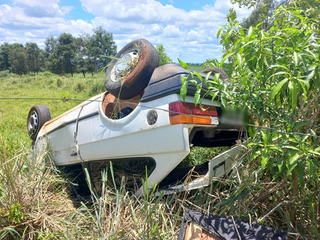 Após capotamento, polícia encontra quase meio quilo de maconha em veículo; dois foram presos