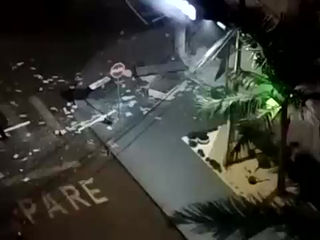 Morador filma ação de assaltantes e o momento da segunda explosão em agência de Nova Santa Rosa