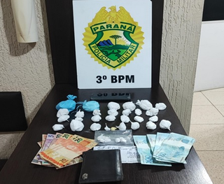 Traficante engole bucha de cocaína ao ser flagrado vendendo drogas