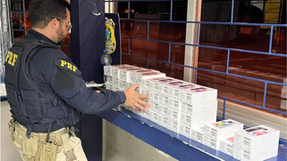 Eletrônicos e droga são apreendidos com passageiros em ônibus na BR 277 em Guarapuava