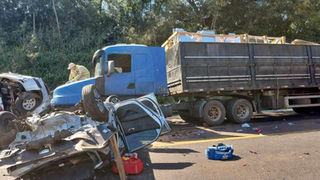 Acidente envolvendo quatro automóveis e uma carreta deixa quatro mortos na BR-163 no Oeste do estado