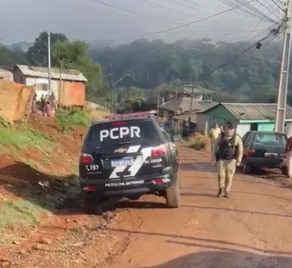 Mulher é morta a facadas na frente dos filhos