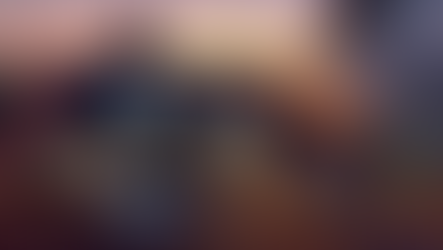 Carro carregado com cigarros contrabandeados pega fogo após condutor bater em árvore ao fugir da PRF