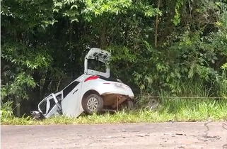 Mulher morre em grave acidente entre carro e caminhão na PR-471