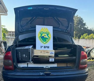 Polícia Militar apreende veículo carregado com vinho argentino