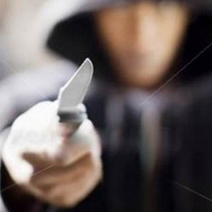 Mulher é vítima de assalto e tentativa de estupro dentro da própria casa