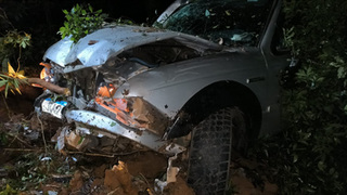 Duas pessoas ficaram feridas após um acidente de trânsito na noite de segunda-feira (24), na rodovia