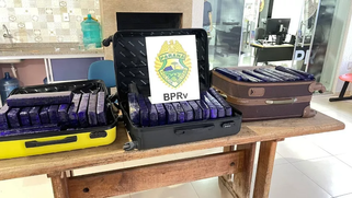 Jovens são presas e malas recheadas com maconha apreendidas em ônibus na PR 323 em Iporã