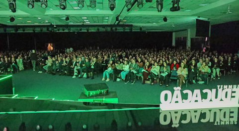 Summit Educação reúne educadores parceiros para discutir papel da escola na era da I.A.