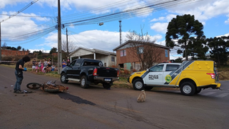 Motociclista morre após colisão com camionete