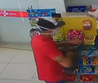 Homem é preso após praticar assalto em farmácia