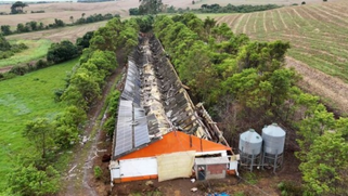 Microexplosão causa destruição em Abelardo Luz