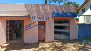 Assaltante ameaça comerciante e criança durante roubo em Toledo