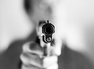 Ladrões rendem proprietários de estabelecimento comercial e roubam celulares e dinheiro