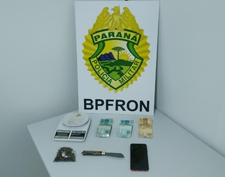 BPFRON prende mulher com maconha e balança de precisão