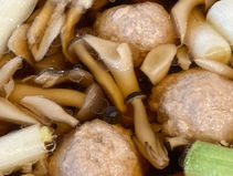 豚ひき肉とキノコ鍋