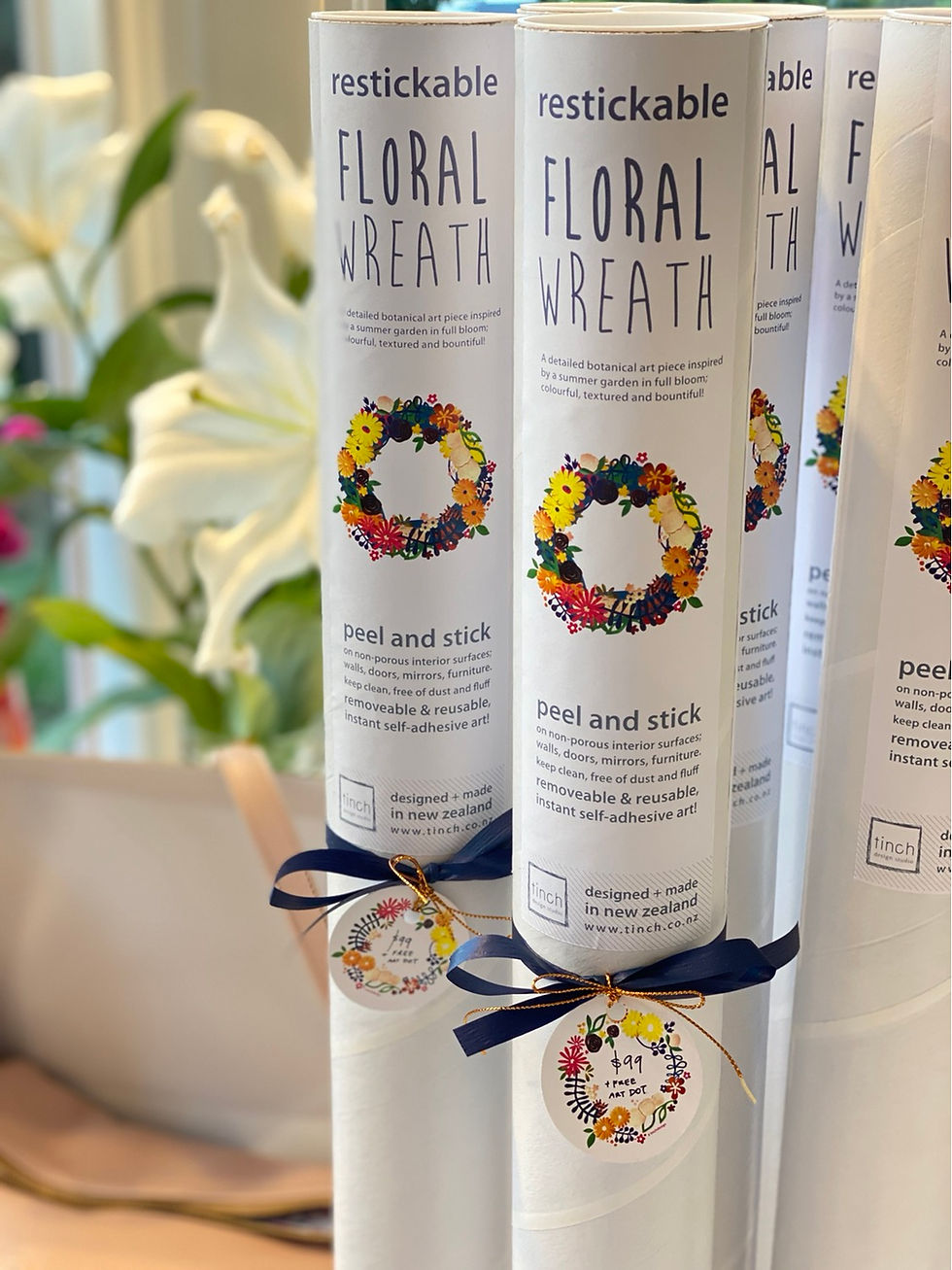 Thumbnail: Restickable floral wreath [R]