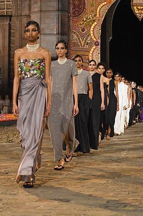 models-present-creations-from-christian-diors-fall-2023-news-photo-1680199288.jpg
