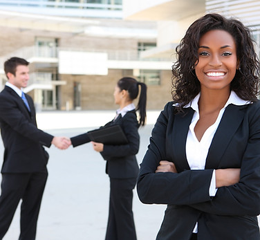 Mujer de negocios sonriente