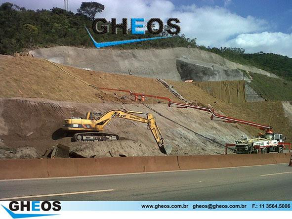 Contenção em rodovia