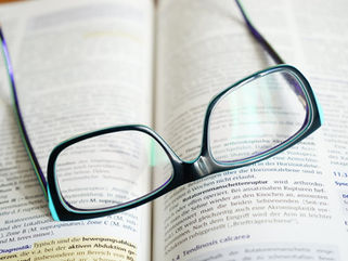 Gunning-Fog-Index: Wie man KI-generierte Texte in wissenschaftlichen Arbeiten erkennt – Ein KI-Detektor unter der Lupe