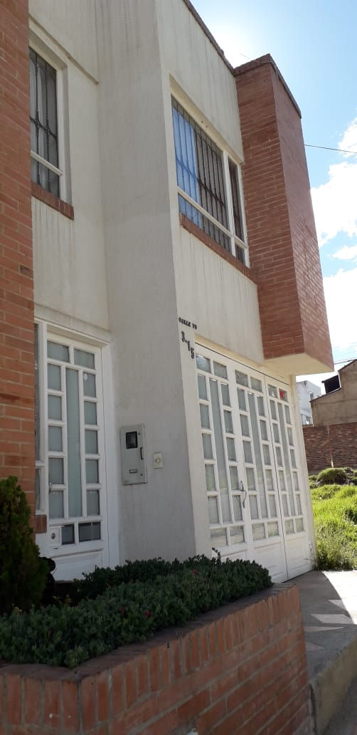 Miniatura: Casa en venta barrio portal de canapro