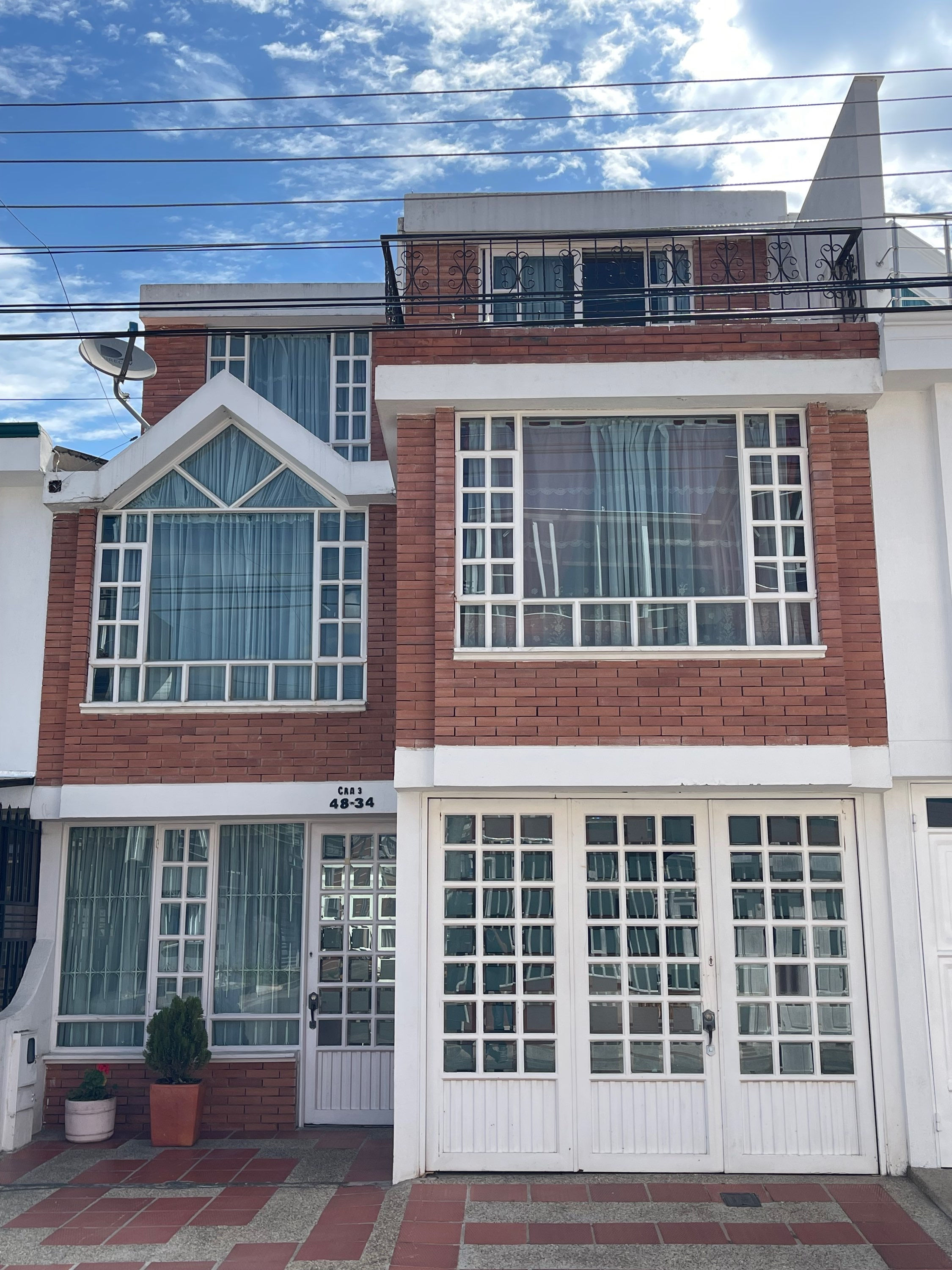 Casa en venta barrio las quintas  a una cuadra de centro comercial Viva
