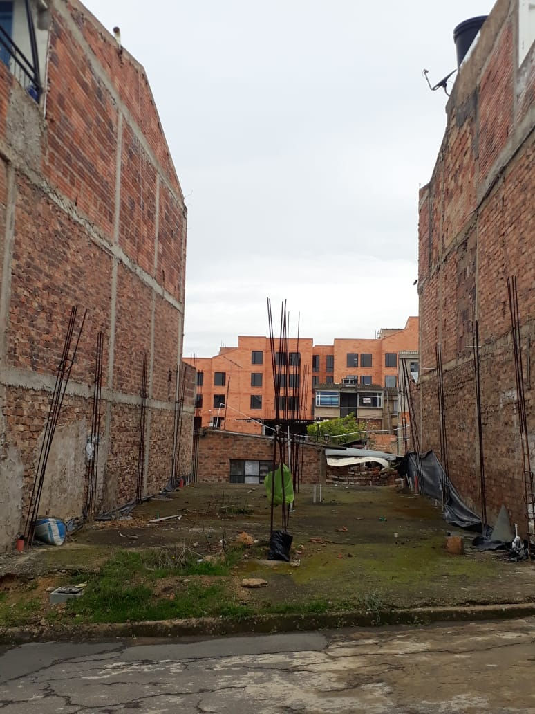 Miniatura: Lote ubicado en el Barrio Compes