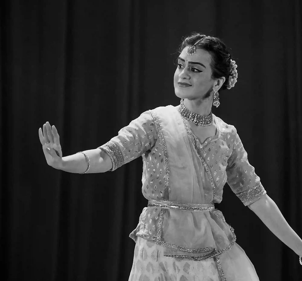 Roohi Bhatia (2)_edited.jpg