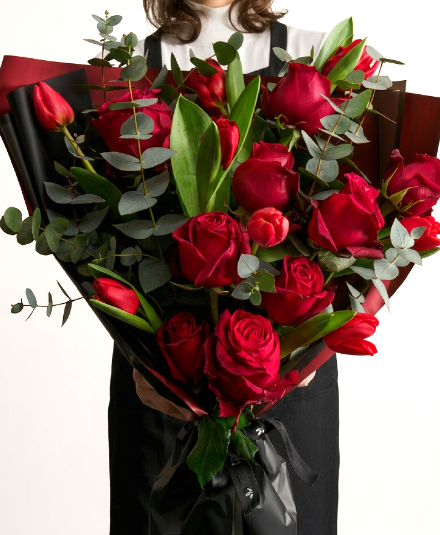 Scarlet Elegance | Premium Kırmızı Gül ve Lale Buketi