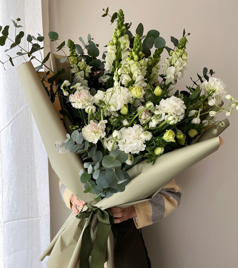 Fiona Kutlama Beyaz Çiçek Buketi