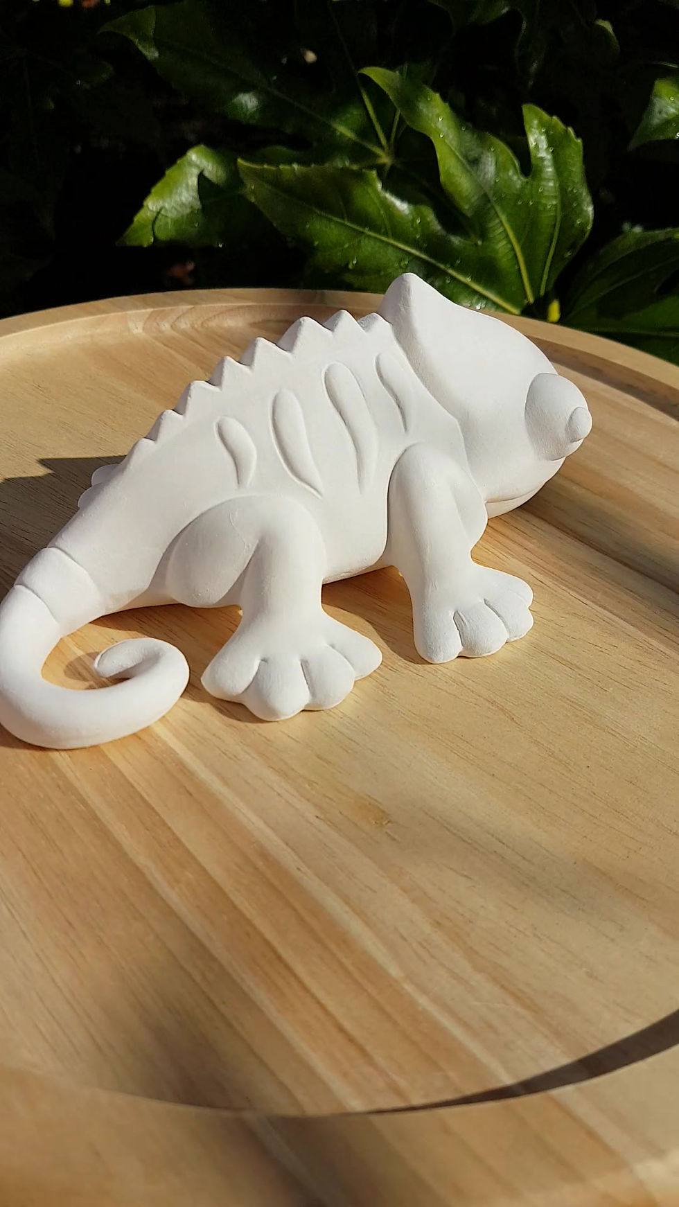 Thumbnail: Ceramic chameleon 360 view video