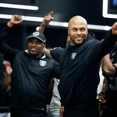 Pierce’s Raiders pound Broncos in season finale from Allegiant Stadium