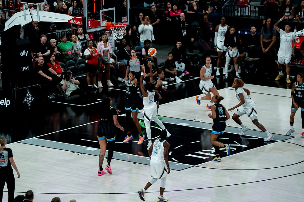 Las Vegas guard Chelsea Gray takes a midrange jumper inside a crowded painted area against Chicago. Photo Credit: Flash Gordon/Talk that Talk