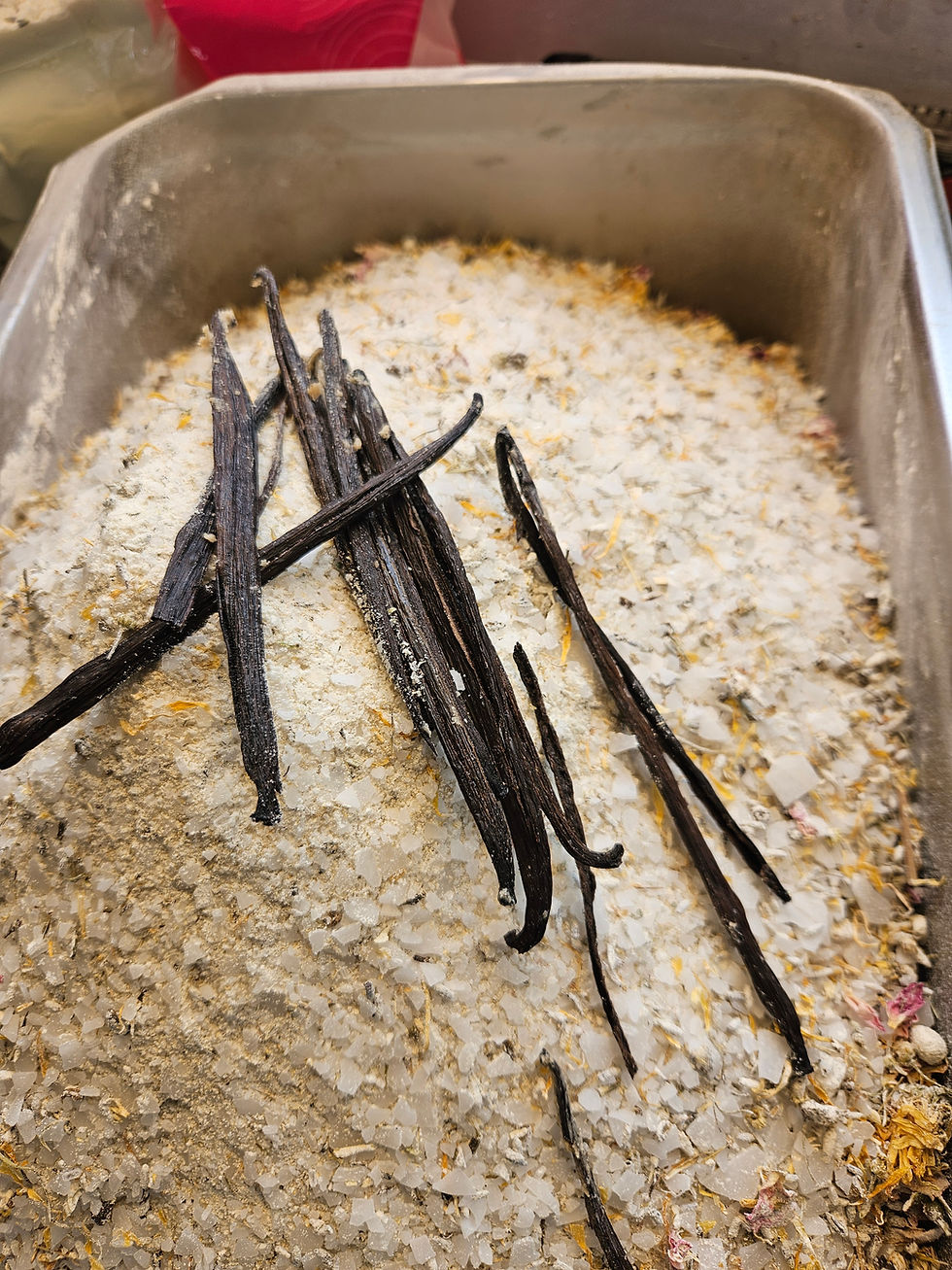 Thumbnail: Vanilla bean bath soak with Farmhouse Bath Teas, inside of a container.