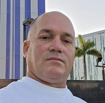 Elionay González Crespo_edited.jpg