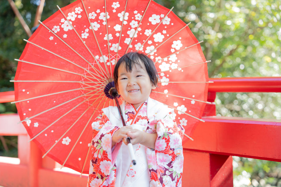 七五三の和装と笑顔の写真撮影
さいたま市大宮氷川神社で笑顔の撮影